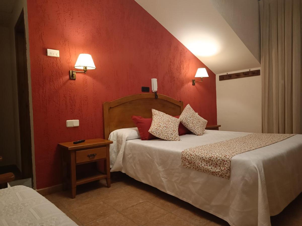Hostal Decerca Prádena Zewnętrze zdjęcie